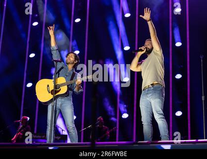 Dan + Shay treten am 1. Tag des CMA Fests im Nissan Stadium am Donnerstag, den 8. Juni 2023, in Nashville, Tennessee auf. Foto: Amiee Stubbs/ImageSPACE/Sipa USA Stockfoto