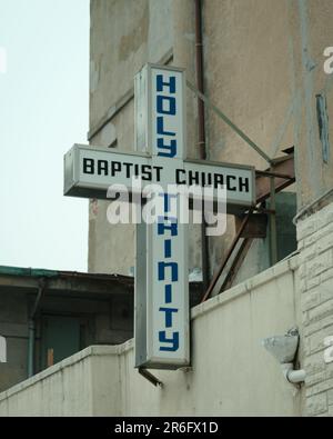 Schild Holy Trinity Baptist Church in Bedford-Stuyvesant, Brooklyn, New York Stockfoto