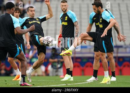 Henrikh Mkhitaryan von Inter Mailand (links) während eines Trainings im Atatürk-Olympiastadion in Istanbul vor dem UEFA Champions League-Finale morgen Abend. Foto: Freitag, 9. Juni 2023. Stockfoto