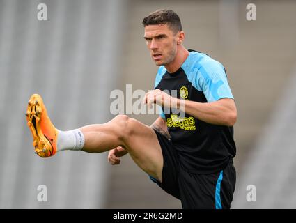 Istanbul, Türkei. 09. Juni 2023. Fußball: Champions League, vor dem Finale Manchester City - Inter Mailand, Atatürk Olimpiyat Stadion; Training: Mailands Robin Gosens wärmt sich auf. Kredit: Robert Michael/dpa/Alamy Live News Stockfoto