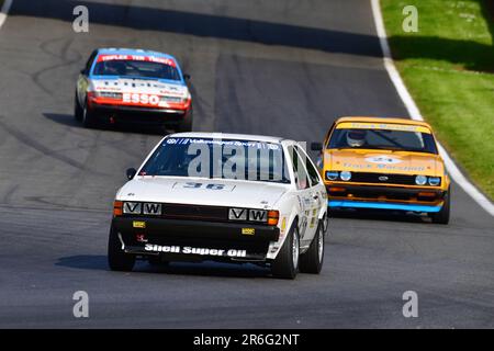 Tom Shephard, Jim Morris, Volkswagen Scirocco GTi, Graham Scarborough, Ford Capri, HRDC „Gerry Marshall“ Trophy Series, über 30 Fahrzeuge auf dem Spielfeld für A Stockfoto