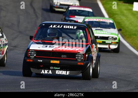 Mark Wilson, Volkswagen Golf GTi Mk1, HRDC „Gerry Marshall“ Trophy Series, über 30 Autos auf dem Spielfeld für ein 45-minütiges Rennen mit zwei Fahrern Stockfoto