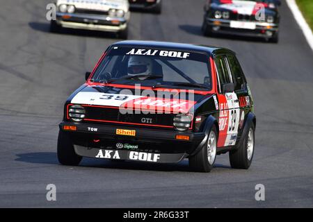 Mark Wilson, Volkswagen Golf GTi Mk1, HRDC „Gerry Marshall“ Trophy Series, über 30 Autos auf dem Spielfeld für ein 45-minütiges Rennen mit zwei Fahrern Stockfoto