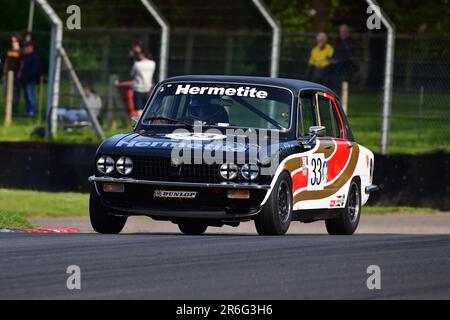 Ken Clarke, Triumph Dolomite Sprint, HRDC „Gerry Marshall“ Trophy Series, über 30 Autos auf dem Spielfeld für ein fünfundvierzig Minuten dauerndes Rennen mit zwei Fahrern mit Stockfoto