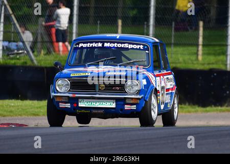 Nick Swift, Mini 1275 GT, HRDC „Gerry Marshall“ Trophy Series, über 30 Autos auf dem Spielfeld für ein fünfundvierzig Minuten dauerndes zwei-Fahrer-Rennen vor den 1980er Jahren Stockfoto