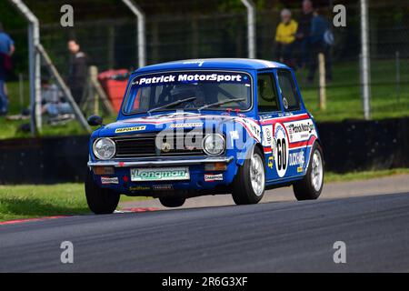 Nick Swift, Mini 1275 GT, HRDC „Gerry Marshall“ Trophy Series, über 30 Autos auf dem Spielfeld für ein fünfundvierzig Minuten dauerndes zwei-Fahrer-Rennen vor den 1980er Jahren Stockfoto