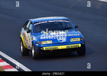 Mike Whitaker SNR, Patrick Motorsport Rover SD1, HRDC „Gerry Marshall“ Trophy Series, über 30 Autos auf dem Spielfeld für ein 45-minütiges Rennen mit zwei Fahrern Stockfoto