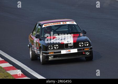 Jake Margulies, BMW 320i, HRDC „Gerry Marshall“ Trophy Series, über 30 Autos in der Startaufstellung für ein fünfundvierzigminütiges Rennen mit zwei Fahrern vor 1980 Stockfoto