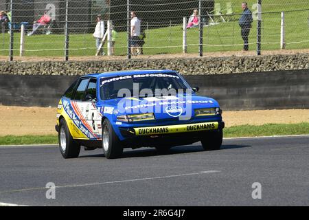 Mike Whitaker SNR, Patrick Motorsport Rover SD1, HRDC „Gerry Marshall“ Trophy Series, über 30 Autos auf dem Spielfeld für ein 45-minütiges Rennen mit zwei Fahrern Stockfoto