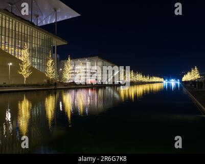 Weihnachtsstimmung mit Wasserreflexionen, Athen, Griechenland Stockfoto