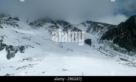 Slowakei Wandern auf dem Tar River, Winterzeit. Beauty Snowy Mountains und Eis. Stockfoto