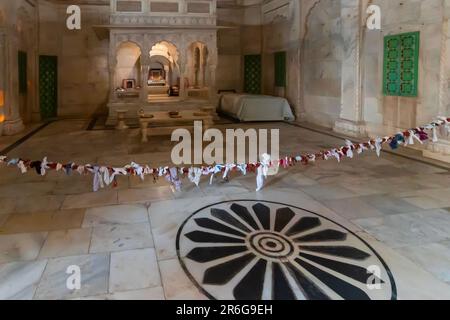 Jodhpur, Rajasthan, Indien - 20. Oktober 2019 : schöne Innenarchitektur des Jaswant Thada cenotaph zum Gedenken an Maharaja Jaswant Singh II Stockfoto