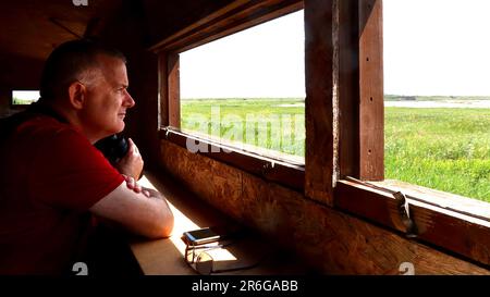 Saxmundham, Suffolk - 9. Juni 2023 : Naturschutzgebiet Minsmere unter Bedrohung durch den Bau von Sizewell C. Aus einem von vielen Fellen Ausschau zu halten. Stockfoto