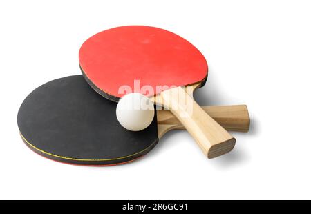 Ein Paar Tischtennispaddel und Ball isoliert auf weißem Hintergrund Stockfoto