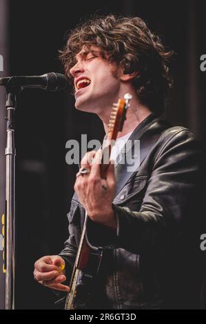 Irish Indie Upstarts Inhaler Support Sam Fender in St. James' Park in Newcastle upon Tyne, Großbritannien. 9. Juni 2023. Kredit: Thomas Jackson/Alamy Live News Stockfoto