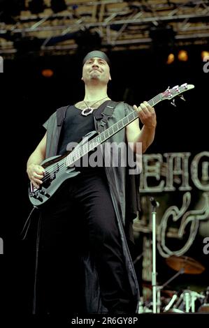 Mailand Monza Italien 2000-06-10 : Oliver Holzwarth Bassist der Dämonen und Zauberer bei den Göttern des Metalls im Brianteo Stadion Stockfoto