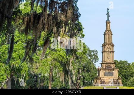 1870er Confederate Soldier Monument im Forsyth Park in Savannah, Georgias historischem Viertel. (USA) Stockfoto