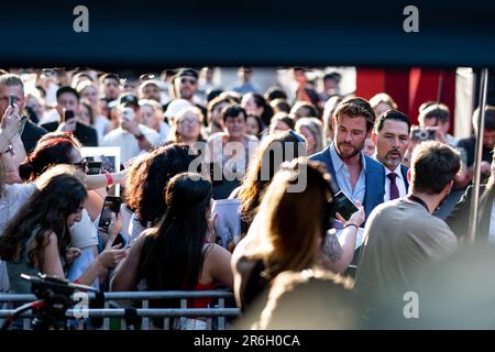 Berlin, Deutschland. 09. Juni 2023. Chris Hemsworth, Schauspieler, kommt zu einer Sondervorführung des Films „Tyler Rake: Extract 2". Der Aktionsfilm „Tyler Rake: Extract 2“ wird ab 16. Juni 2023 über Netflix veröffentlicht. Kredit: Fabian Sommer/dpa/Alamy Live News Stockfoto