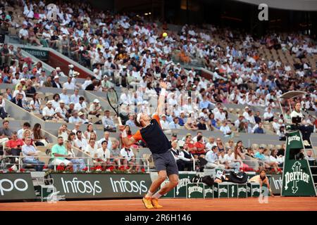 Paris, Frankreich. 09. Juni 2023. Der viertplatzierte Casper Ruud aus Norwegen spielt am Freitag, den 9. Juni 2023, bei den French Tennis Open in Paris gegen Alexander Zverev aus Deutschland. Ruud gewann 6:3, 6:4, 6-0 und qualifizierte sich für das Finale. Foto: Maya Vidon-White/UPI Credit: UPI/Alamy Live News Stockfoto