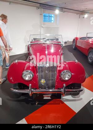 ROMANSHORN, SCHWEIZ - 4. JUNI 2023: MG TF 1500 im Romanshorn-Museum Autobau erlebniswelt Stockfoto