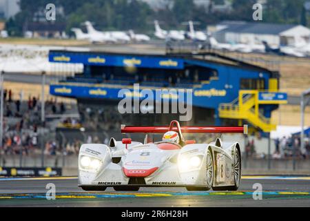 Le Mans, Frankreich. 09. Juni 2023. Audi R8 gefahren von Rinaldo Capello, Tom Kristensen und Seiji Ara, Gewinner von Le Mans 2004, The Legends of the Race während der 24 Stunden von Le Mans 2023 auf dem Circuit des 24 Heures du Mans am 9. Juni 2023 in Le Mans, Frankreich – Foto Julien Delfosse/DPPI Credit: DPPI Media/Alamy Live News Stockfoto