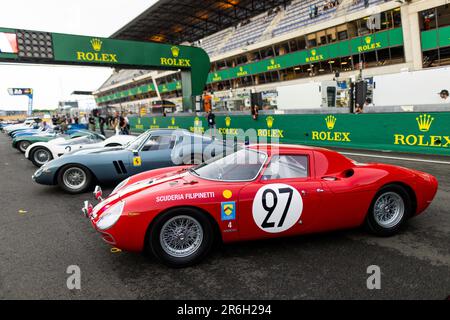 Le Mans, Frankreich. 09. Juni 2023. Ferrari 250 LM mit Jochen Rindt und Masten Gregory, Gewinner von Le Mans 1965 The Legends of the Race während der 24 Stunden von Le Mans 2023 auf dem Circuit des 24 Heures du Mans am 9. Juni 2023 in Le Mans, Frankreich – Foto Julien Delfosse/DPPI Gutschrift: DPPI Media/Alamy Live News Stockfoto