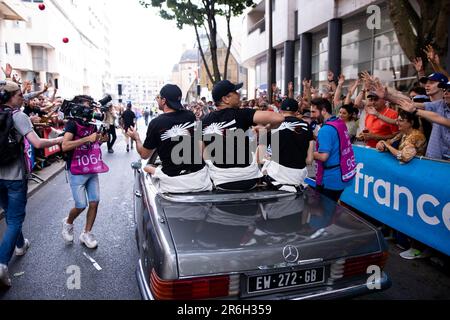 Le Mans, Frankreich. 09. Juni 2023. 80 PERRODO Francois (Fra), BARNICOAT Ben (GIR), NATO Norman (Fra), AF Corse, Oreca 07 - Gibson, Action während der Fahrerparade der 24 Stunden von Le Mans 2023 im Stadtzentrum von Le Mans am 9. Juni 2023 in Le Mans, Frankreich - Foto Joao Filipe/DPPI Guthaben: DPPI Media/Alamy Live News Stockfoto