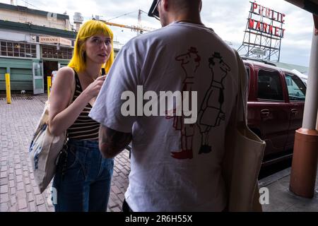 Seattle, USA. 31. Mai 2023. Leute auf dem berühmten Pike Place Market. Stockfoto