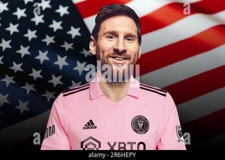 Lionel Messi mit dem Inter Miami Trikot und der US-Flagge im Hintergrund Stockfoto