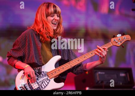 Porto, Portugal. 09. Juni 2023. Melanie Radford von der American Indie Rockband, die für Spill gebaut wurde, tritt auf der Bühne im Primavera Sound in Porto auf. Kredit: SOPA Images Limited/Alamy Live News Stockfoto