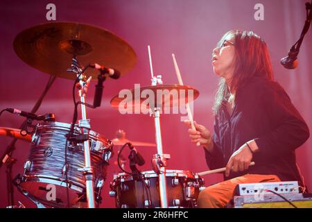 Porto, Portugal. 09. Juni 2023. Teresa Esguerra von der American Indie Rockband, die für Spill gebaut wurde, tritt auf der Bühne im Primavera Sound in Porto auf. Kredit: SOPA Images Limited/Alamy Live News Stockfoto