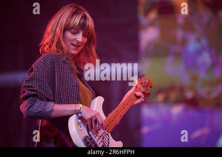 Porto, Portugal. 09. Juni 2023. Melanie Radford von der American Indie Rockband, die für Spill gebaut wurde, tritt auf der Bühne im Primavera Sound in Porto auf. Kredit: SOPA Images Limited/Alamy Live News Stockfoto