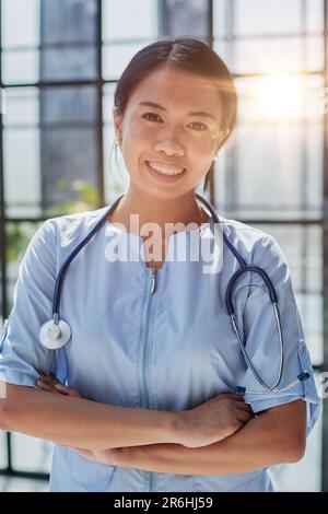Porträt einer jungen afroamerikanischen Ärztin Stockfoto
