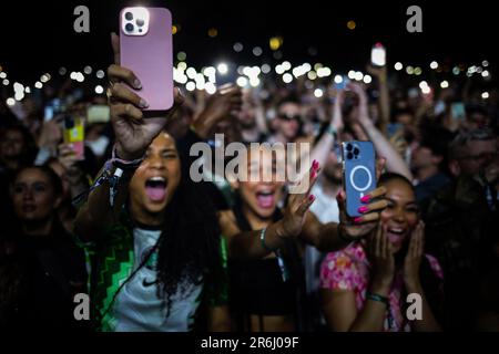 Porto, Portugal. 09. Juni 2023. Festivalbesucher beim Konzert von Rema während des Primavera Sound 2023 in Porto. (Foto: Diogo Baptista/SOPA Images/Sipa USA) Guthaben: SIPA USA/Alamy Live News Stockfoto