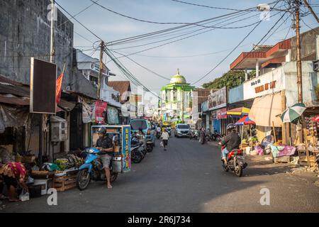 Salatiga, Indonesien - 22. Mai 2023: Menschen auf den Straßen von Salatiga, Indonesien. Stockfoto