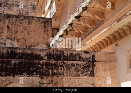 Nahaufnahme der Mauern im vierten Innenhof der Festung Amer. Stockfoto