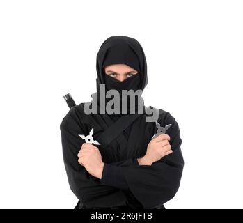 Männlicher Ninja mit Shurikens auf weißem Hintergrund Stockfoto