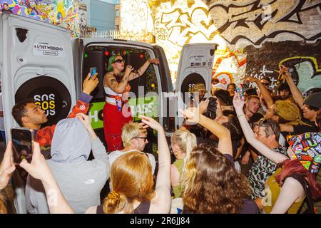 London, Großbritannien, Shoreditch, 9. Mai 2023, Save Our Scene veranstaltet einen geheimen Rave in Shoreditch in Fleet Street Hill mit dem Künstler Issey Cross Ehimetalor Unuabona/Alamy Live News Stockfoto