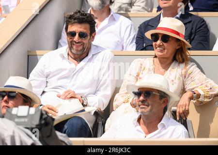 Paris, Frankreich. 09. Juni 2023. Patrick Bruel nimmt am 9. Juni 2023 in Paris an den French Open 2023 in Roland Garros Teil. Foto: Laurent Zabulon/ABACAPRESS.COM Kredit: Abaca Press/Alamy Live News Stockfoto