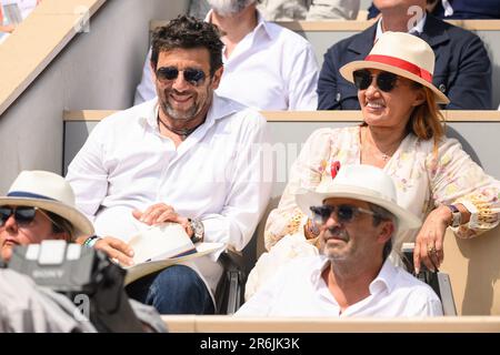 Paris, Frankreich. 09. Juni 2023. Patrick Bruel nimmt am 9. Juni 2023 in Paris an den French Open 2023 in Roland Garros Teil. Foto: Laurent Zabulon/ABACAPRESS.COM Kredit: Abaca Press/Alamy Live News Stockfoto