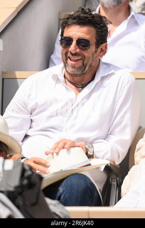 Paris, Frankreich. 09. Juni 2023. Patrick Bruel nimmt am 9. Juni 2023 in Paris an den French Open 2023 in Roland Garros Teil. Foto: Laurent Zabulon/ABACAPRESS.COM Kredit: Abaca Press/Alamy Live News Stockfoto