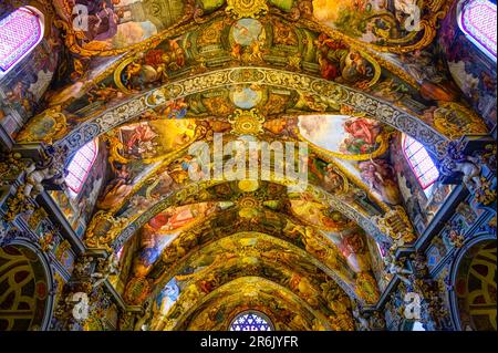 Kirche San Nicolas de Bari und San Pedro Martir. Das römisch-katholische Gebäude ist auch bekannt als die Valencianische Sixtinische Kapelle mit einem gotischen Bogen Stockfoto