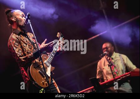 fotografías del Concierto de fantastic Negrito en Zaragoza, en el Festival Música Al Raso celebrado el 8 de junio de 2023 en el Jardín de Invierno Stockfoto