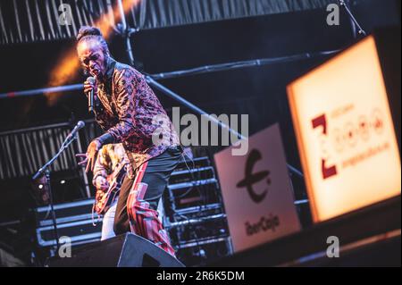 fotografías del Concierto de fantastic Negrito en Zaragoza, en el Festival Música Al Raso celebrado el 8 de junio de 2023 en el Jardín de Invierno Stockfoto