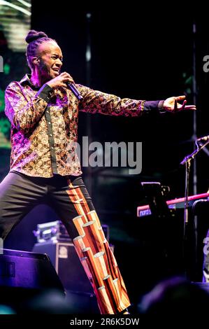 fotografías del Concierto de fantastic Negrito en Zaragoza, en el Festival Música Al Raso celebrado el 8 de junio de 2023 en el Jardín de Invierno Stockfoto