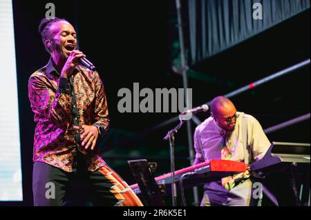 fotografías del Concierto de fantastic Negrito en Zaragoza, en el Festival Música Al Raso celebrado el 8 de junio de 2023 en el Jardín de Invierno Stockfoto