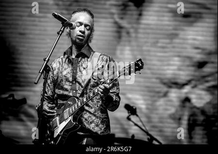 fotografías del Concierto de fantastic Negrito en Zaragoza, en el Festival Música Al Raso celebrado el 8 de junio de 2023 en el Jardín de Invierno Stockfoto