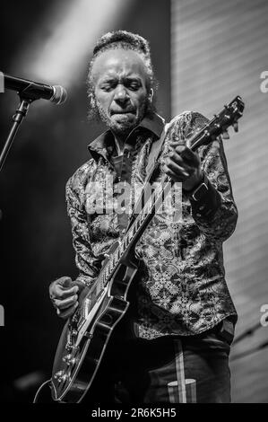 fotografías del Concierto de fantastic Negrito en Zaragoza, en el Festival Música Al Raso celebrado el 8 de junio de 2023 en el Jardín de Invierno Stockfoto