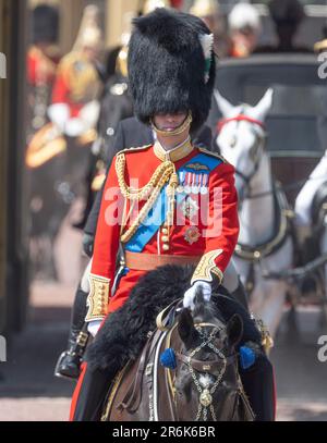 London, Vereinigtes Königreich, 10. Juni 2023. Der Colonels Review, die letzte Probe für Trooping the Colour, findet an dem heißesten Tag des Jahres in London statt, an dem S.K.H. der Prinz von Wales (Foto) als Regimental Colonel Welsh Guards teilnimmt. Die Probe Trooping the Colour wird von seiner königlichen Hoheit, dem Prinzen von Wales, geprüft und umfasst 250 Soldaten der Grenadiergarde des 1. Bataillons, 1. Coldstream Guards des Bataillons, 1. irische Bataillonsgarde und zum ersten Mal 1. London Guards des Bataillons (Reserve Unit der Foot Guards), Die die Prozessionsstraße entlang der Mall angrenzen. Kredit: Stockfoto