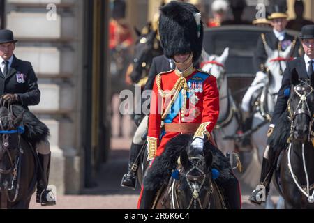 London, Vereinigtes Königreich, 10. Juni 2023. Der Colonels Review, die letzte Probe für Trooping the Colour, findet an dem heißesten Tag des Jahres in London statt, an dem S.K.H. der Prinz von Wales (Foto) als Regimental Colonel Welsh Guards teilnimmt. Die Probe Trooping the Colour wird von seiner königlichen Hoheit, dem Prinzen von Wales, geprüft und umfasst 250 Soldaten der Grenadiergarde des 1. Bataillons, 1. Coldstream Guards des Bataillons, 1. irische Bataillonsgarde und zum ersten Mal 1. London Guards des Bataillons (Reserve Unit der Foot Guards), Die die Prozessionsstraße entlang der Mall angrenzen. Kredit: Stockfoto